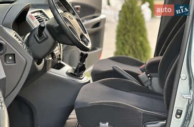 Внедорожник / Кроссовер Hyundai Tucson 2009 в 