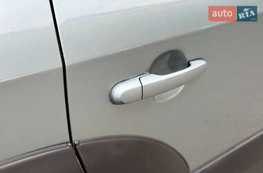Внедорожник / Кроссовер Hyundai Tucson 2006 в 