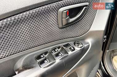 Внедорожник / Кроссовер Hyundai Tucson 2009 в 