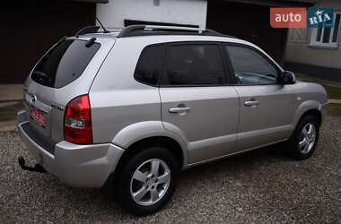 Внедорожник / Кроссовер Hyundai Tucson 2009 в 