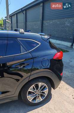 Внедорожник / Кроссовер Hyundai Tucson 2017 в 