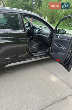 Внедорожник / Кроссовер Hyundai Tucson 2017 в 