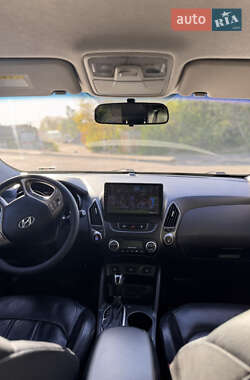 Внедорожник / Кроссовер Hyundai Tucson 2013 в 