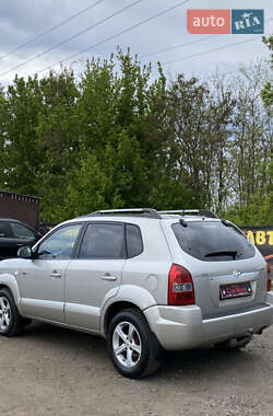 Внедорожник / Кроссовер Hyundai Tucson 2006 в 
