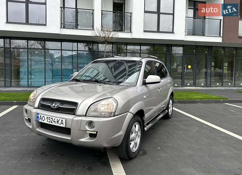 Внедорожник / Кроссовер Hyundai Tucson 2004 в 