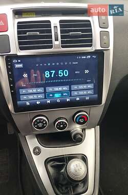 Внедорожник / Кроссовер Hyundai Tucson 2010 в 