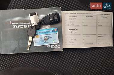 Внедорожник / Кроссовер Hyundai Tucson 2010 в 