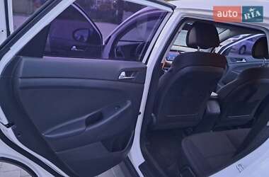 Позашляховик / Кросовер Hyundai Tucson 2016 в 