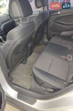 Внедорожник / Кроссовер Hyundai Tucson 2015 в 