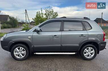 Внедорожник / Кроссовер Hyundai Tucson 2012 в 