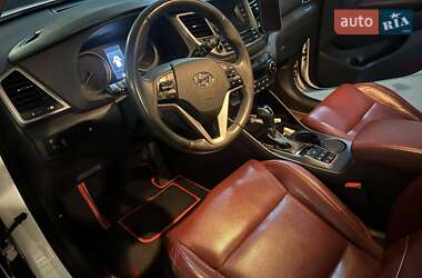 Внедорожник / Кроссовер Hyundai Tucson 2016 в 