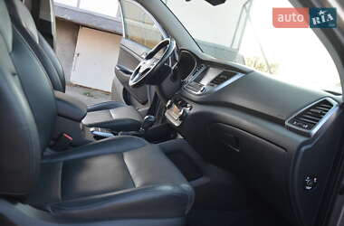 Внедорожник / Кроссовер Hyundai Tucson 2016 в 