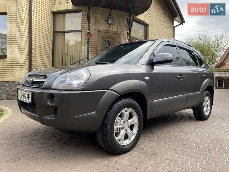 Позашляховик / Кросовер Hyundai Tucson 2009 в 