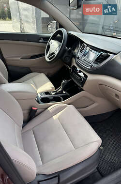 Внедорожник / Кроссовер Hyundai Tucson 2016 в 