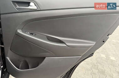 Внедорожник / Кроссовер Hyundai Tucson 2016 в 