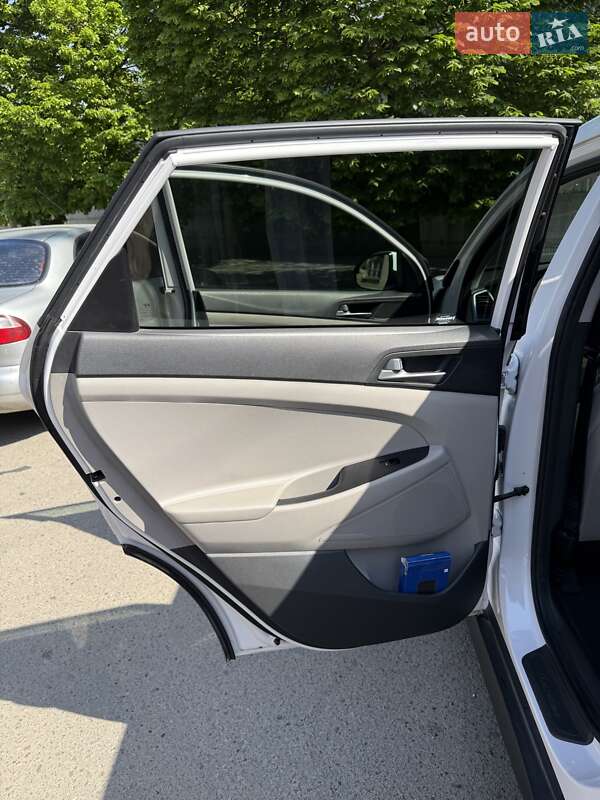 Внедорожник / Кроссовер Hyundai Tucson 2016 в Запорожье