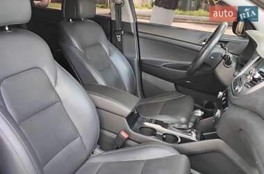 Внедорожник / Кроссовер Hyundai Tucson 2017 в 