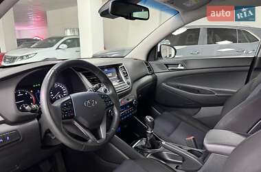 Внедорожник / Кроссовер Hyundai Tucson 2016 в 