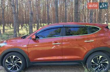 Внедорожник / Кроссовер Hyundai Tucson 2015 в 