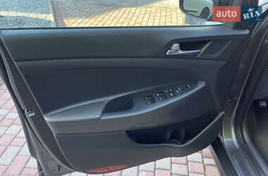 Внедорожник / Кроссовер Hyundai Tucson 2016 в 