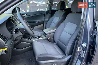 Внедорожник / Кроссовер Hyundai Tucson 2016 в 