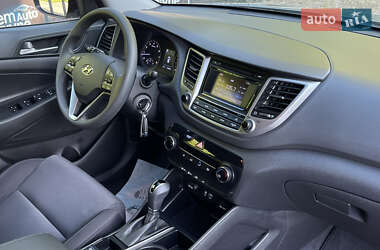 Внедорожник / Кроссовер Hyundai Tucson 2016 в 