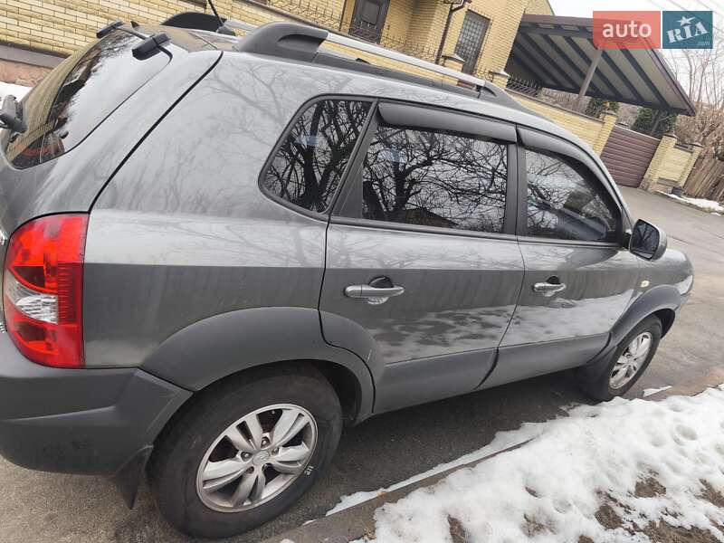 Позашляховик / Кросовер Hyundai Tucson 2011 в Києві