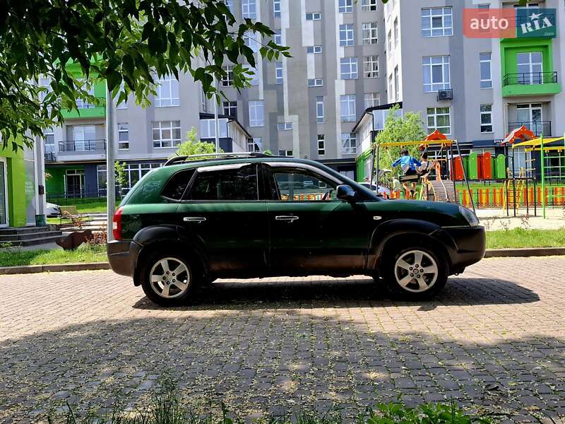 Внедорожник / Кроссовер Hyundai Tucson 2007 в 