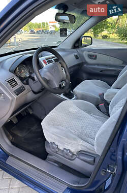 Позашляховик / Кросовер Hyundai Tucson 2004 в 