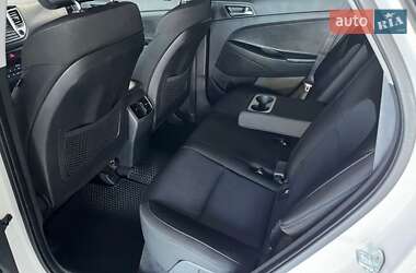 Внедорожник / Кроссовер Hyundai Tucson 2016 в 