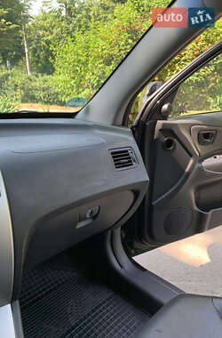Внедорожник / Кроссовер Hyundai Tucson 2006 в 
