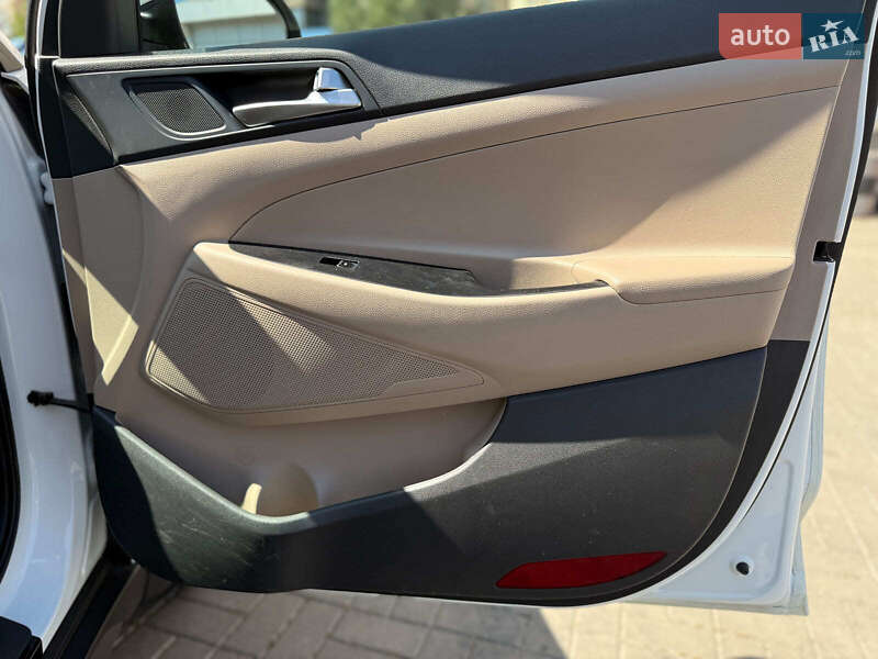 Позашляховик / Кросовер Hyundai Tucson 2016 в Одесі