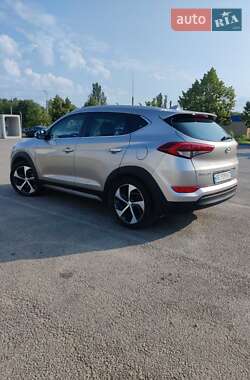 Внедорожник / Кроссовер Hyundai Tucson 2016 в 