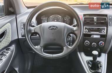 Внедорожник / Кроссовер Hyundai Tucson 2005 в 