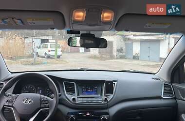Внедорожник / Кроссовер Hyundai Tucson 2015 в 