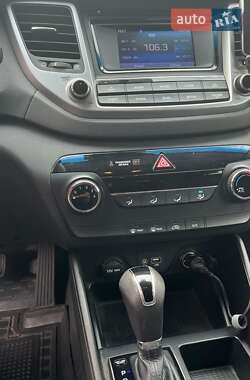 Внедорожник / Кроссовер Hyundai Tucson 2015 в 