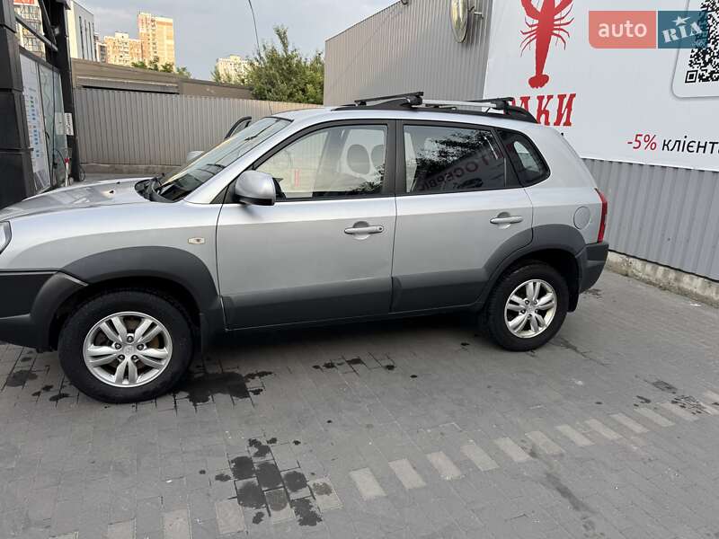 Позашляховик / Кросовер Hyundai Tucson 2011 в Києві