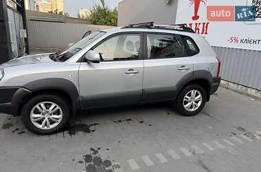 Внедорожник / Кроссовер Hyundai Tucson 2011 в 