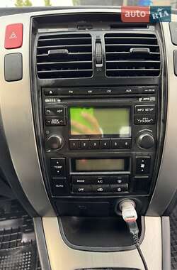 Внедорожник / Кроссовер Hyundai Tucson 2011 в 