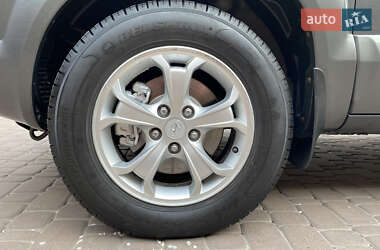 Внедорожник / Кроссовер Hyundai Tucson 2009 в 