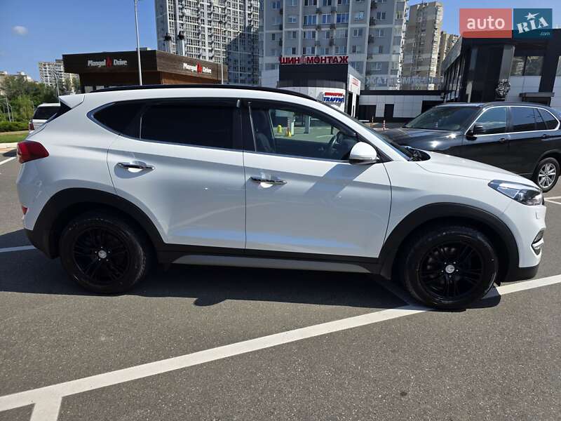 Позашляховик / Кросовер Hyundai Tucson 2017 в Києві