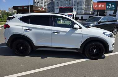 Внедорожник / Кроссовер Hyundai Tucson 2017 в 