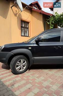 Внедорожник / Кроссовер Hyundai Tucson 2009 в 