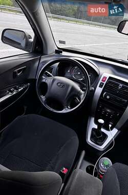 Внедорожник / Кроссовер Hyundai Tucson 2006 в 