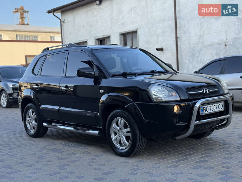 Внедорожник / Кроссовер Hyundai Tucson 2005 в  фото Внедорожник / Кроссовер Hyundai Tucson 2005 в