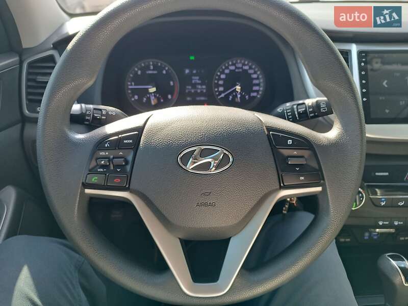 Позашляховик / Кросовер Hyundai Tucson 2015 в Полтаві