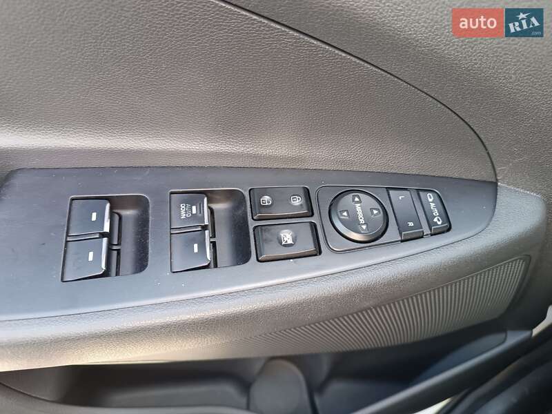 Позашляховик / Кросовер Hyundai Tucson 2015 в Полтаві
