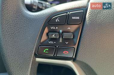 Внедорожник / Кроссовер Hyundai Tucson 2015 в 