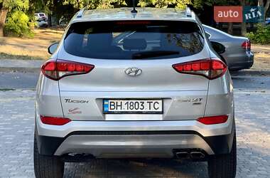 Внедорожник / Кроссовер Hyundai Tucson 2016 в 