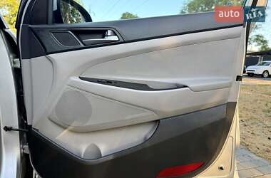 Внедорожник / Кроссовер Hyundai Tucson 2016 в 